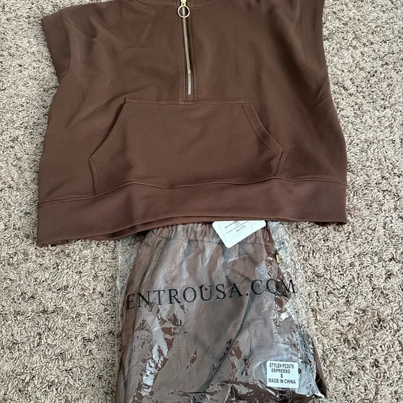 ENTRO Brown Sleeveless Zip-Up Top - Picture 1 of 1